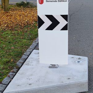 Stele aus Aluminiumprofilen