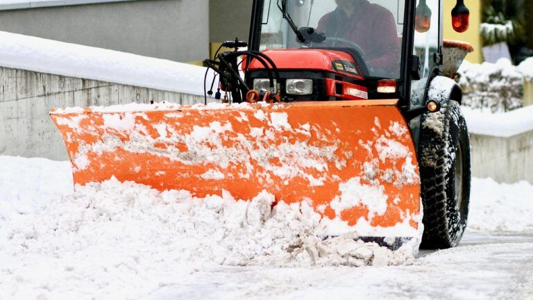snow plowing 1963016 1280